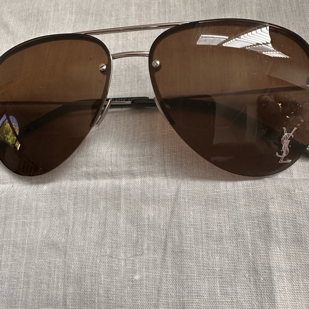Saint Laurent Dark Tinted Aviator Sunglasses – Excellent Condition + Case - Picture 4 of 5